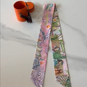 Brand new Hermes city of lights twilly pink rose violet